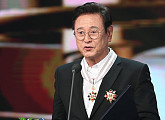[BZ포토] 박근형, '2017 대중문화예술상' 은관 문화훈장 수훈