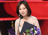 [BZ포토] 장윤정, '출산 후 첫 수상... 엄마가 가수였단다'