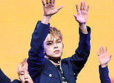 [BZ포토] 세븐틴 버논, '만세~'