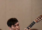 [BZ포토] 함춘호, '기타와 하나가 되어~'