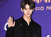 [BZ포토] 워너원 배진영, 손보다 작은 얼굴