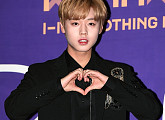 [BZ포토] 워너원 박지훈, '심쿵하게 손하트'