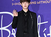 [BZ포토] 워너원 김재환, 수줍은 손짓