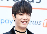 [BZ포토] 뉴이스트W JR, 웃음 터진 어니부기