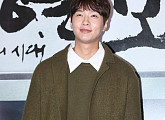 [BZ포토] 지현우, 니트+코트 '완벽한 깔맞춤'