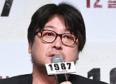 [BZ포토] '1987' 김윤석, "시대가 만들어낸 괴물.. 자료 조사 많이 해"