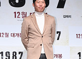 [BZ포토] 유해진, '베이지 재킷으로 화사하게'