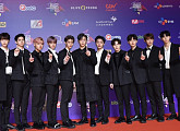 [2017 MAMA] 워너원, 남자그룹상…신인상 이어 2관왕