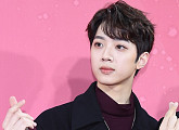 [BZ포토] 워너원 라이관린, 수줍게 내민 손하트