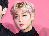 [BZ포토] 워너원 박지훈, 새초롬하게 하트 뿅