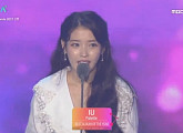 [멜론뮤직어워드] 아이유, 올해의 앨범상 “음악의 가치 아는 가수”