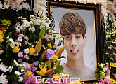 [BZ포토] 샤이니 종현 빈소, 향년 27세 '꽃이 지다'