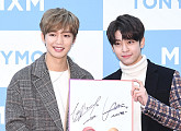 [BZ포토] MXM 임영민-김동현, '사인 받으러 오세요~'