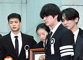 [BZ포토] '종현 발인' 샤이니 민호-온유-키, '슬픔만'