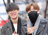 [BZ포토] 몬스타엑스 민혁-아이엠, 즐거운 출근길 '미소 활짝'