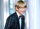 [BZ포토] 방탄소년단 뷔, '웃음 빵 터졌네'