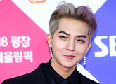 [BZ포토] 위너 송민호, 웃을 듯 말 듯 '내적 웃음'