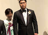 턱시도 입은 ‘코리안 몬스터’…류현진♥배지현 결혼하는 날