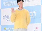 [BZ포토] 서지훈, 포근한 노란 니트 '귀여운 병아리 룩'