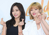 [BZ포토] 트와이스 쯔위-정연, 예쁜 애 옆에 예쁜 애