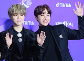[BZ포토] 방탄소년단 지민-제이홉, '아미들에게 손인사'