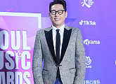 [BZ포토] 윤종신, '프로듀서 아닌 가수로 참석했어요'