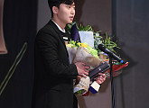 [BZ포토] 박서준, 신인남우상 수상 "선택받는 배우 되겠다"