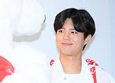 [BZ포토] 박보검, 북극곰과 달달한 눈맞춤
