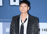 [BZ포토] 강동원, 반짝이 재킷도 '강동원이니까'