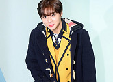 [BZ포토] 워너원 박지훈, 학교를 환하게 밝히는 비주얼
