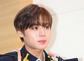 [BZ포토] 워너원 박지훈, 혼자서도 팀 인사