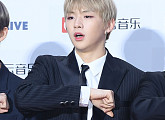 [BZ포토] 워너원 강다니엘, 박력 넘치는 인사