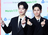 [BZ포토] 워너원 라이관린-옹성우, '받아줘 내 사랑'