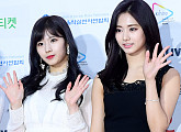 [BZ포토] 트와이스 사나-쯔위, '예쁜 애 옆에 예쁜 애'