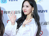 [BZ포토] 트와이스 나연, '새침하게 힐끗'