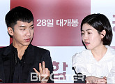 [BZ포토] 이승기, 질문 설명해주는 '친절한 매너'