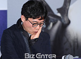 [BZ포토] '괴물들' 생각에 잠긴 김백준 감독