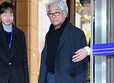 [BZ포토] '성폭력 의혹' 이윤택 연출가, 금일(17일) 경찰 소환 조사