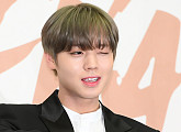 [BZ포토] 워너원 박지훈, '오늘도 윙크 미남'