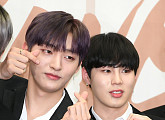 [BZ포토] 워너원 윤지성-하성운, '받아라 워너블~'