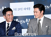 [BZ포토] 류승룡-장동건, 훈훈할 수 밖에 없는 투샷