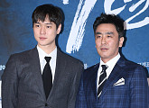 [BZ포토] 고경표-류승룡, 영화 속 부자지간
