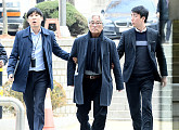 [BZ포토] 이윤택 연출가, 결국 법정으로 '구속여부 결정'