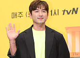 [BZ포토] 신화 이민우, '(홍)석천이형 오른팔입니다'