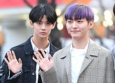 [BZ포토] 워너원 배진영-윤지성, 인사하기 바쁜 손