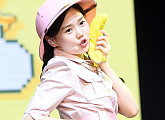 [BZ포토] 오마이걸 반하나 효정, '바나나 들고 귀엽게'