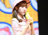 [BZ포토] 오마이걸 반하나 아린, '바나나 탐험가'