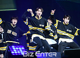 [BZ포토] 더보이즈, '무대 위를 날아다니네~'