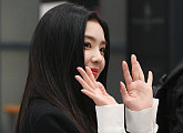 [BZ포토] 레드벨벳 아이린, '빼꼼 손인사'