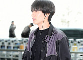 [BZ포토] 슈퍼주니어 은혁, '음악과 함께하는 출국길~'